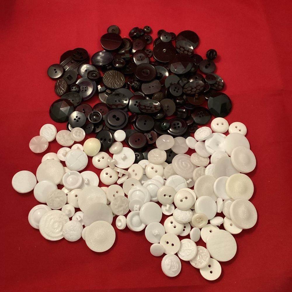 Black and white retro looking plastic buttons lot